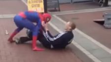 Real life Spider-Man filmed "fighting crime" on the streets of Dublin (video)