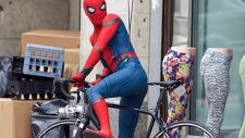 Spider-Man steals a thugs bike in new 'Spider-Man: Homecoming' set videos