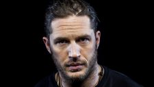 New photos of Tom Hardy as Eddie Brock on the set of ‘Venom’ released